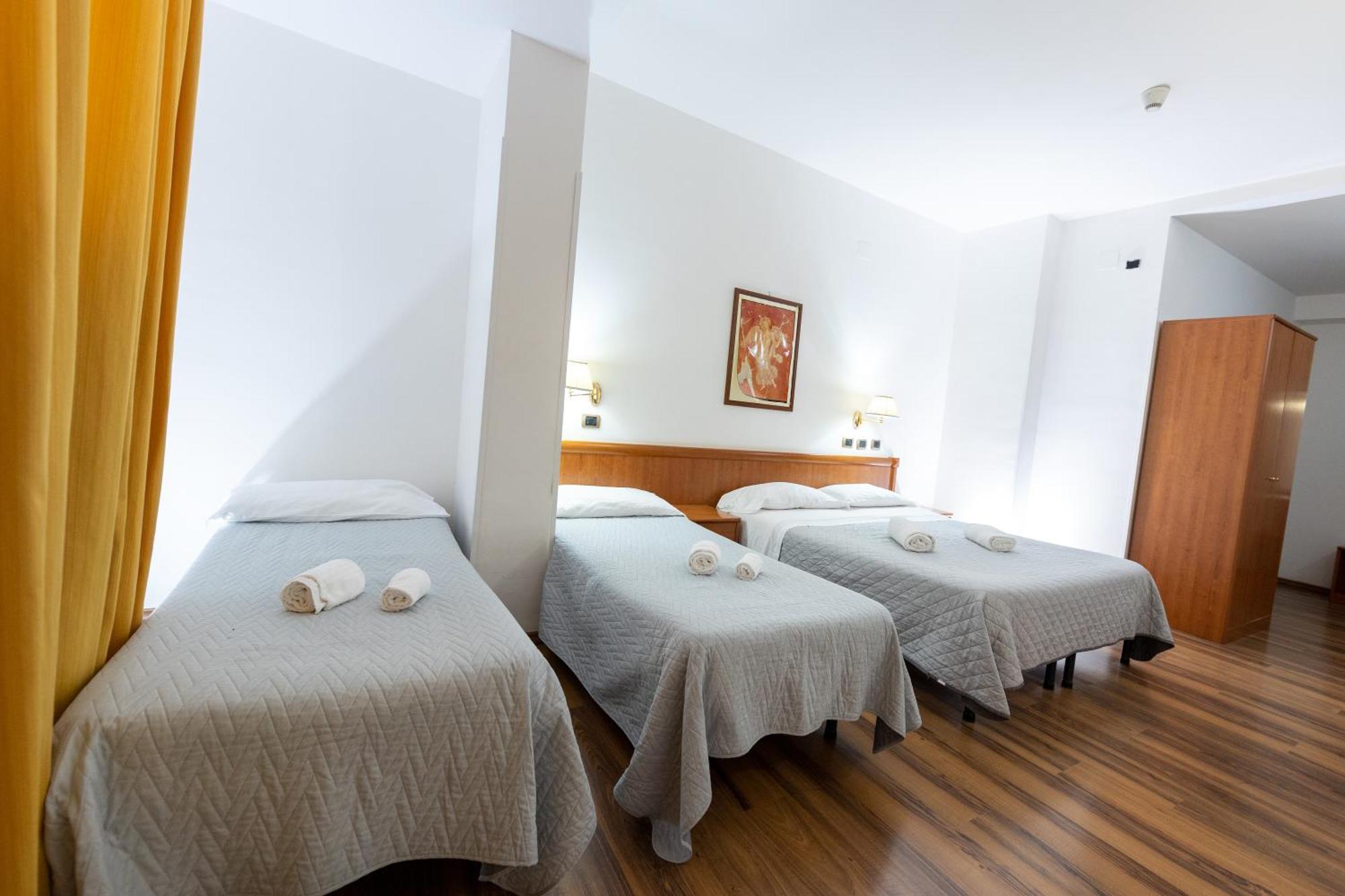 B&B H Pompeii Ruins Bagian luar foto